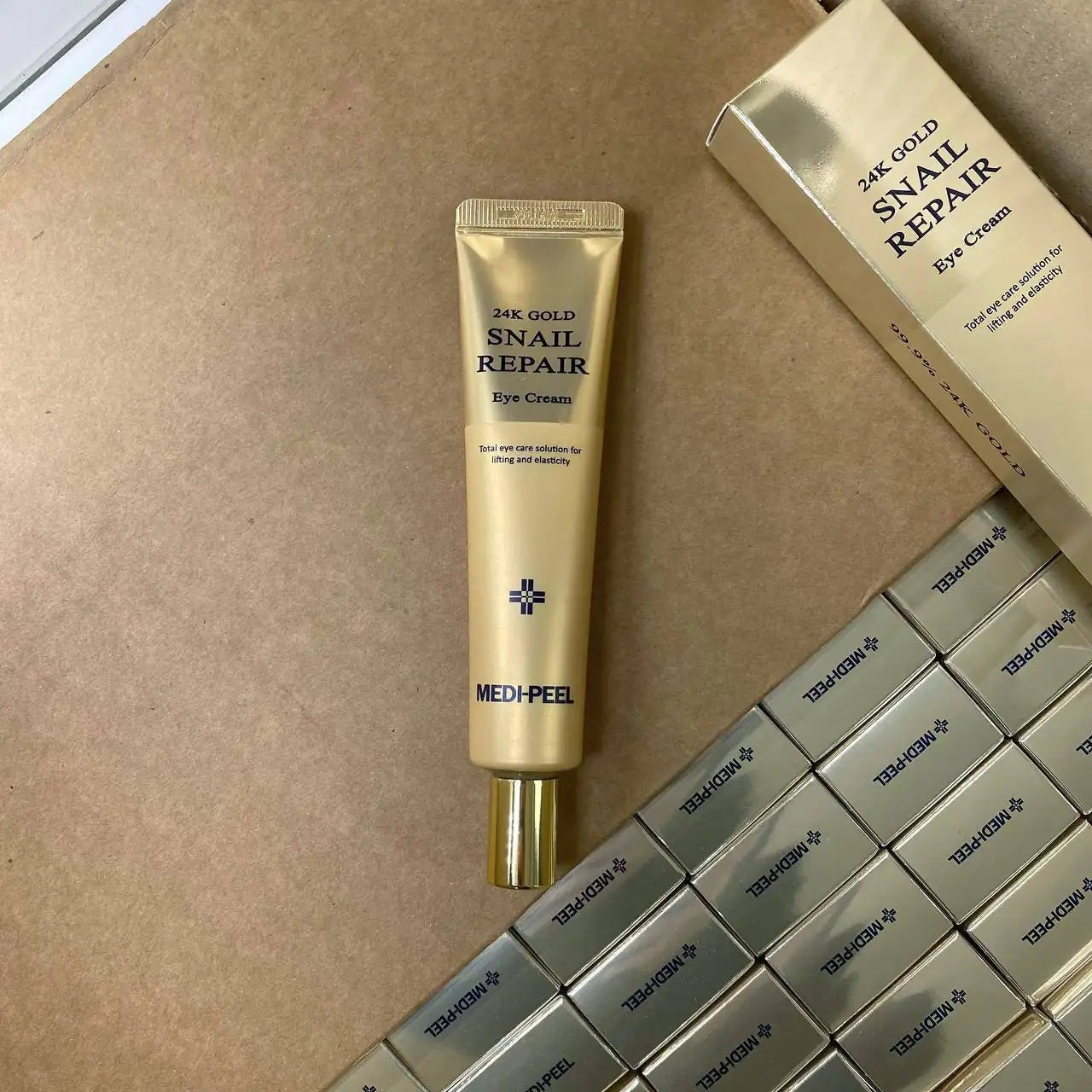 Medi-Peel – Crema de Ojos Reparadora con Caracol y Oro 24K 40ml