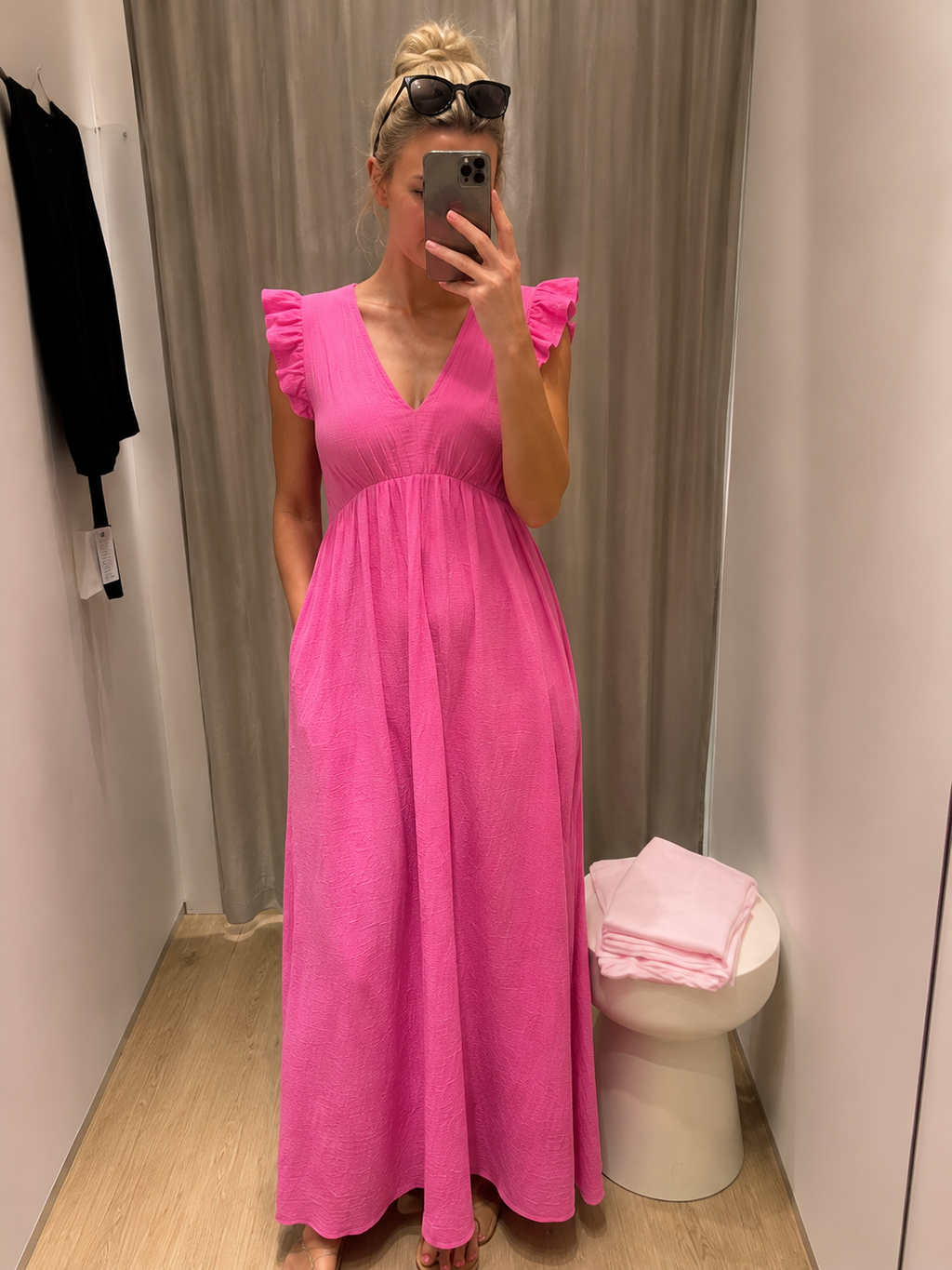 Vestido Largo Fucsia para Mujer con Volantes | Escote en V y Espalda Abierta – Elegante y Fresco para Verano