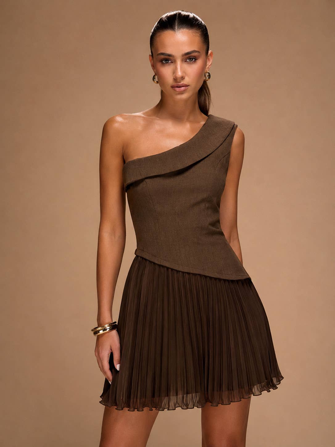 Vestido Corto Asimétrico Mujer Chocolate con Falda Plisada | Vestido Elegante de Fiesta